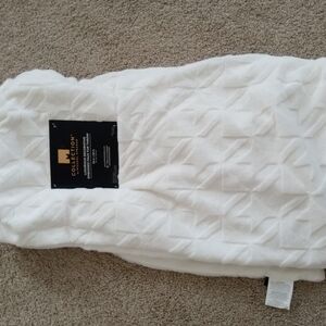 NEW Michael Strahan 50"x60" Embossed Faux Fur Throw